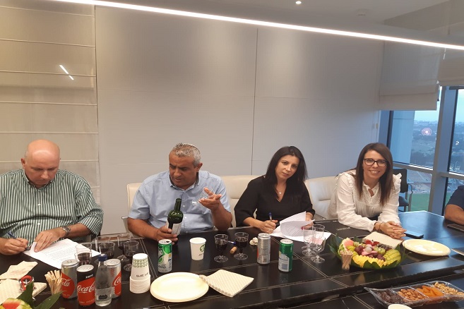חתימה על הסכם קיבוצי